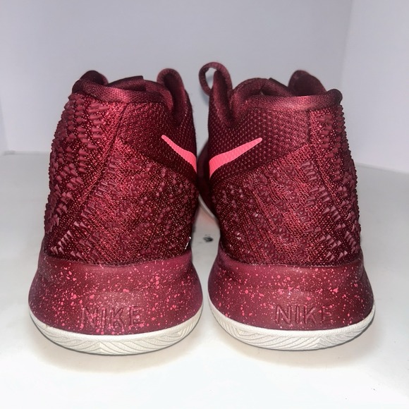 Nike Kyrie 3 Hot Punch 2016 Red Pink Size 7Y Sneakers 859466-681 Women's 7 - Picture 4 of 8